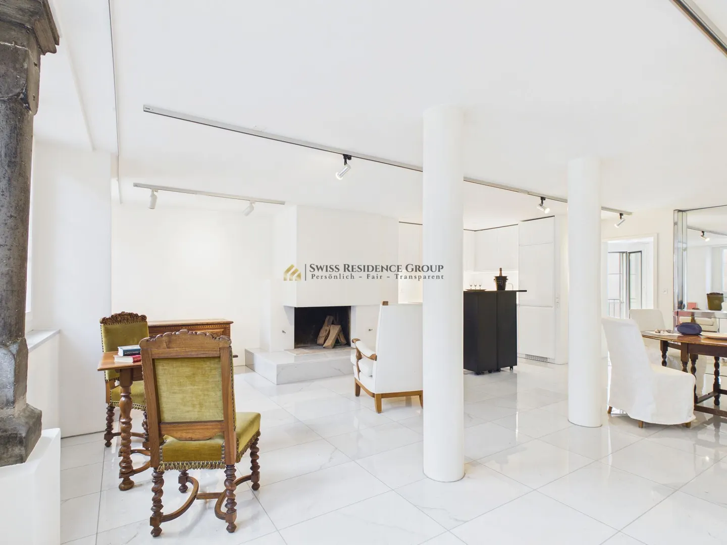 Appartement exclusif de 2,5 pièces avec vue sur le Grossmünster et la Limmat - Photo 3 sur 17