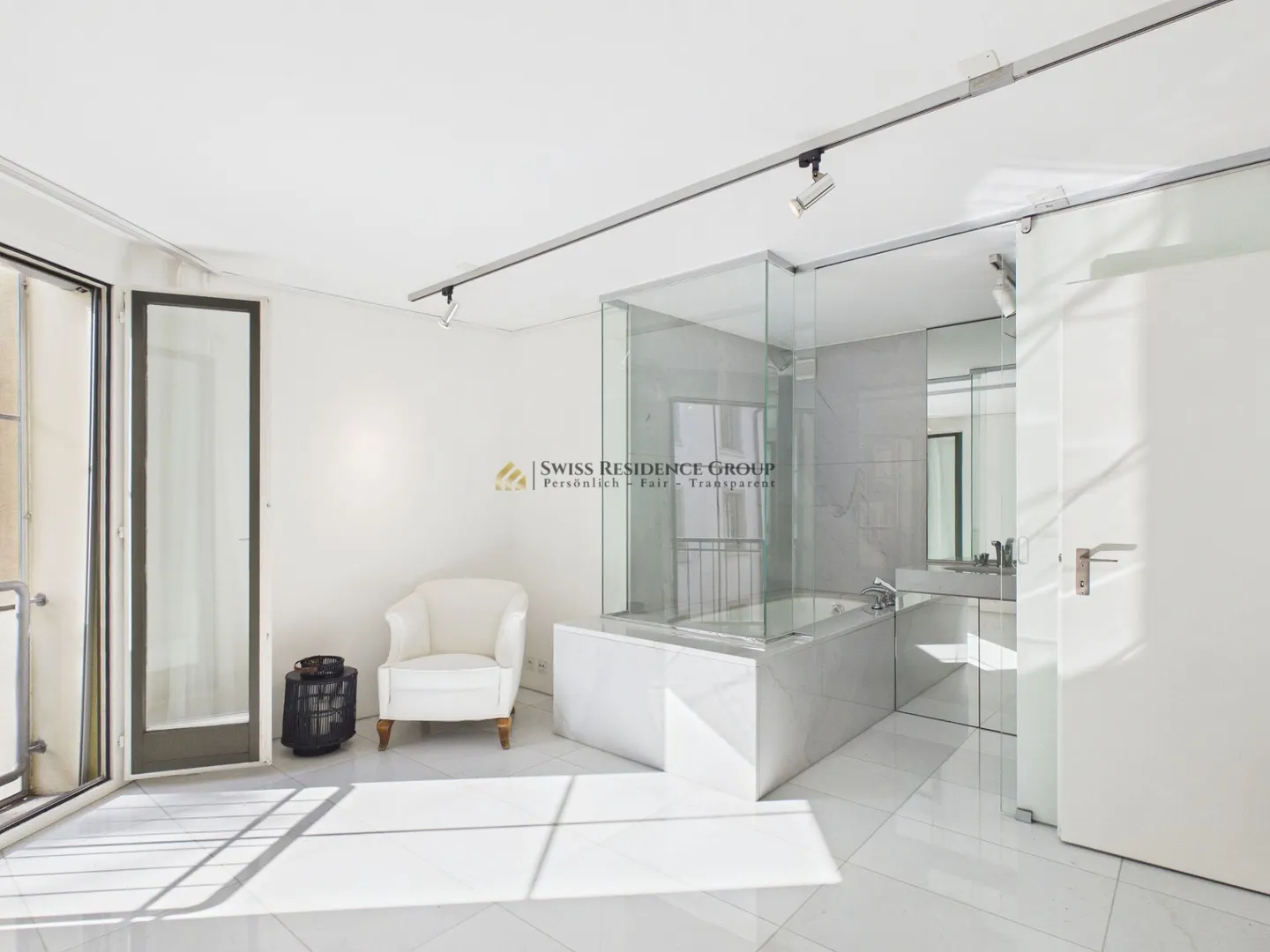Appartement exclusif de 2,5 pièces avec vue sur le Grossmünster et la Limmat - Photo 9 sur 17