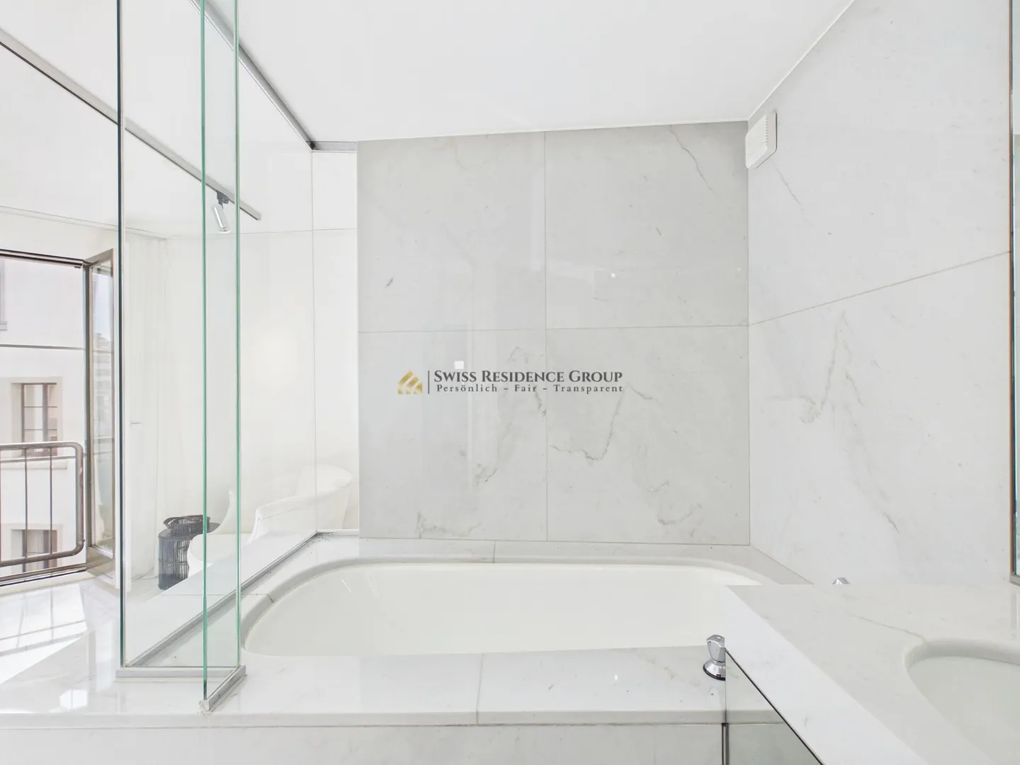 Appartement exclusif de 2,5 pièces avec vue sur le Grossmünster et la Limmat - Photo 12 sur 17