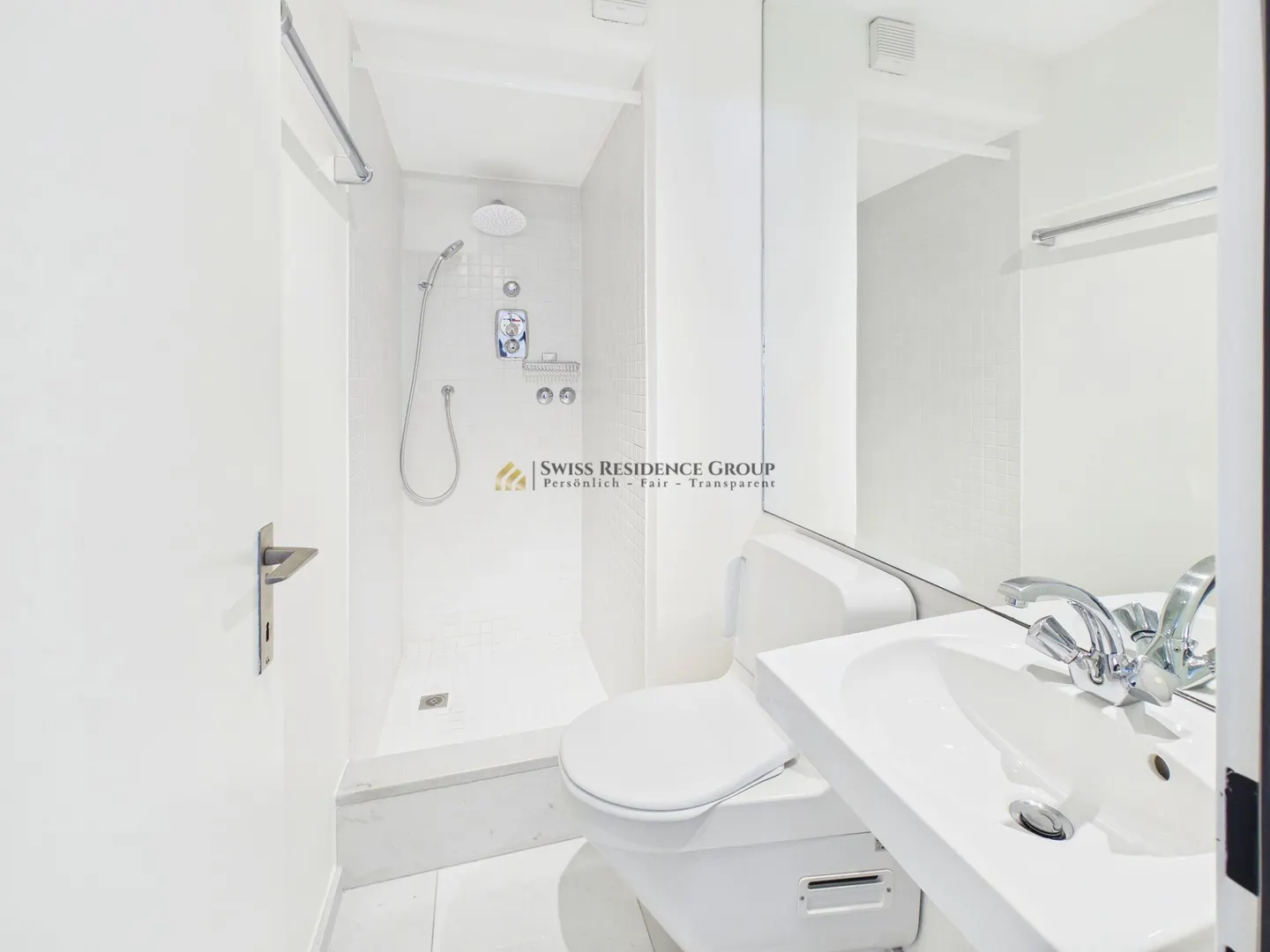 Appartement exclusif de 2,5 pièces avec vue sur le Grossmünster et la Limmat - Photo 13 sur 17