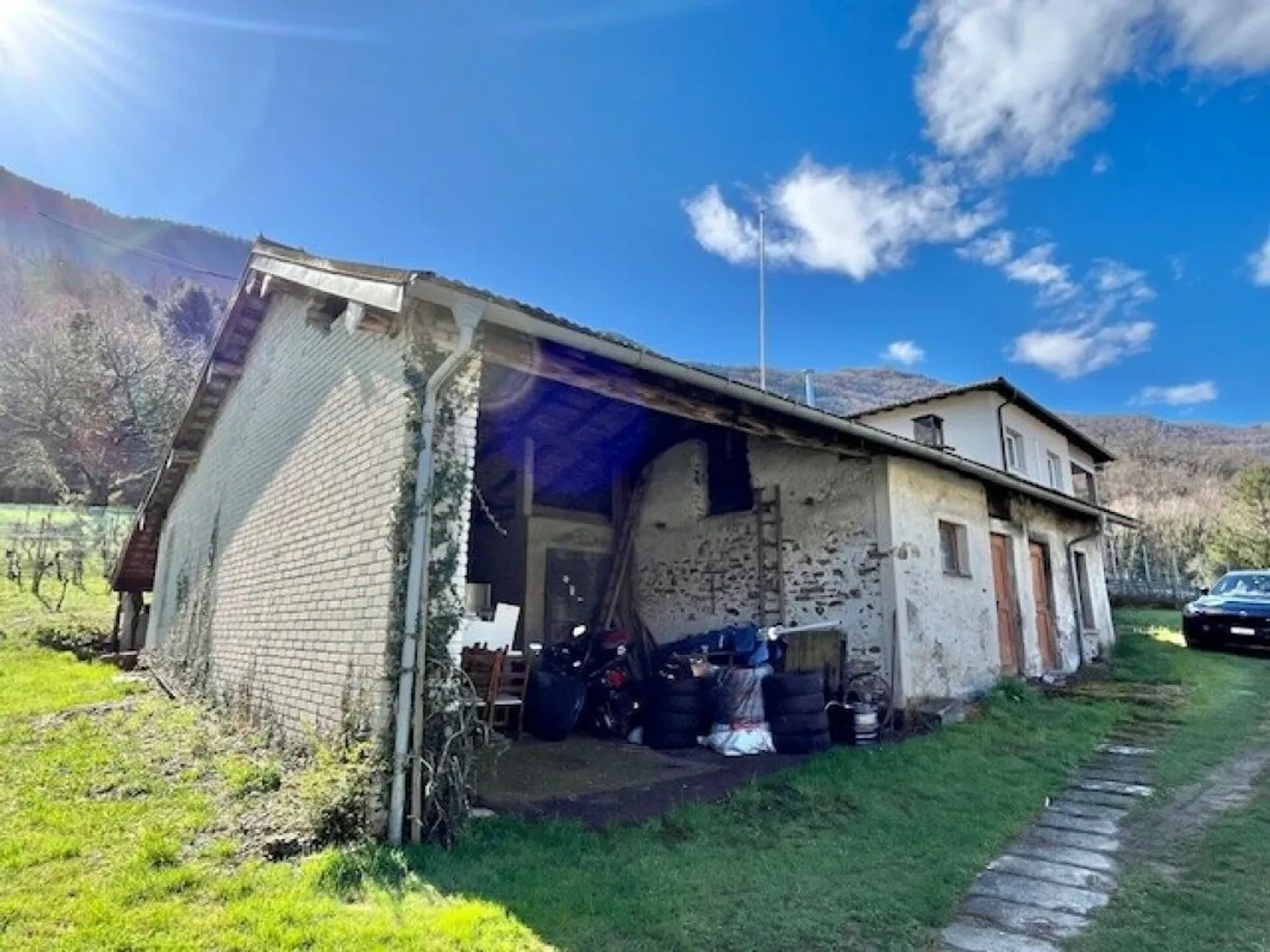 VENDESI A CAMORINO (NUCLEO) - TERRENO EDIFICABILE CON IMMOBILI - Foto 16 di 17