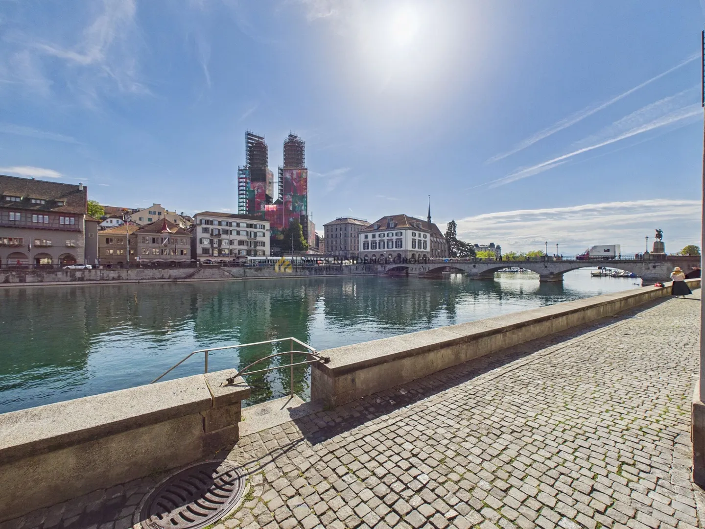 Appartement exclusif de 2,5 pièces avec vue sur le Grossmünster et la Limmat - Photo 16 sur 17