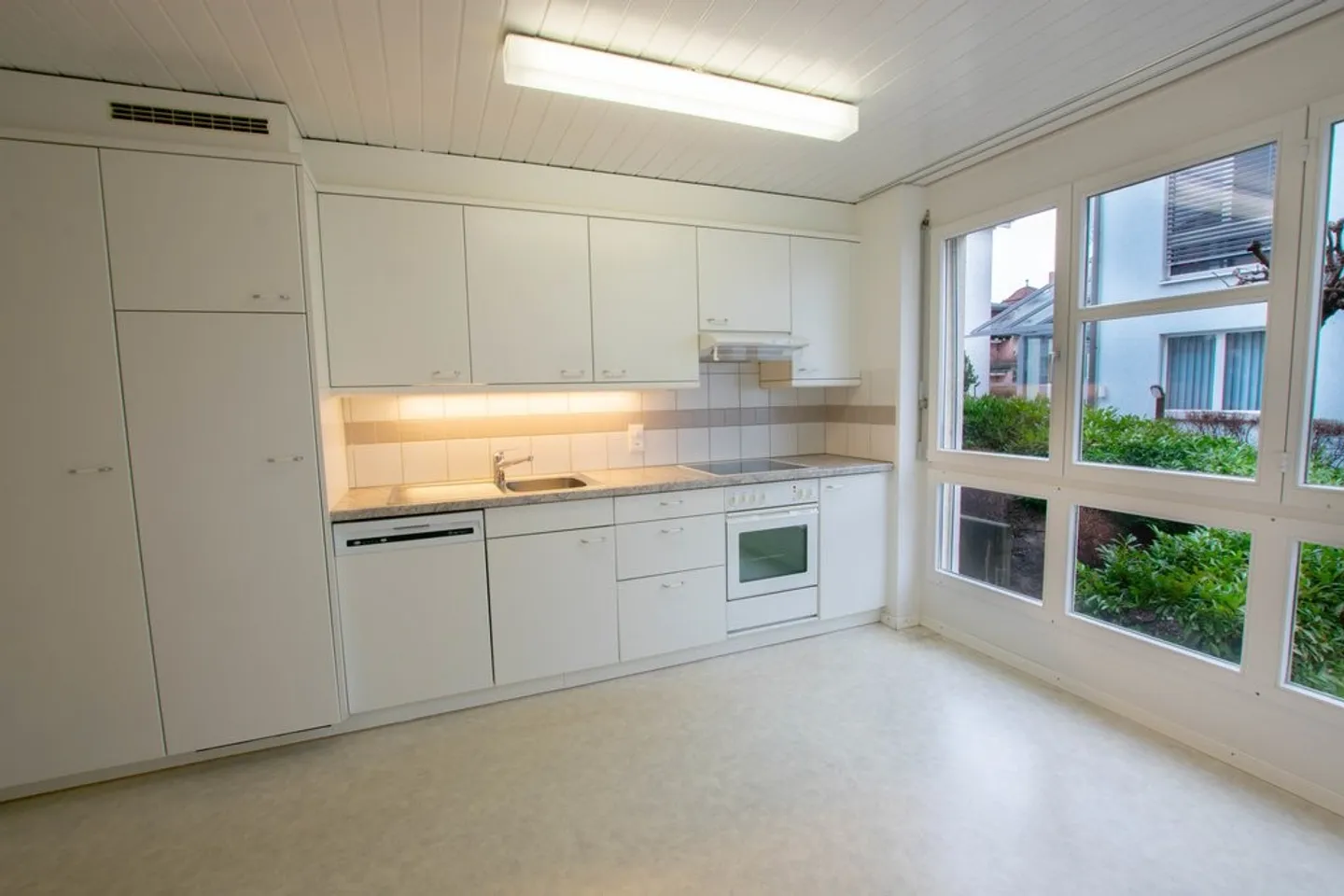 Belle appartement de 3,5 pièces avec salle de bricolage à louer ! - Photo 3 sur 11
