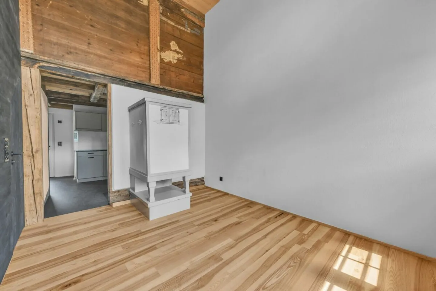 Einziehen und wohlfühlen: Charmanter 3.5-Zimmer-Hausteil, kernsaniert und bezugsbereit in Bazenheid - Foto 3 von 36