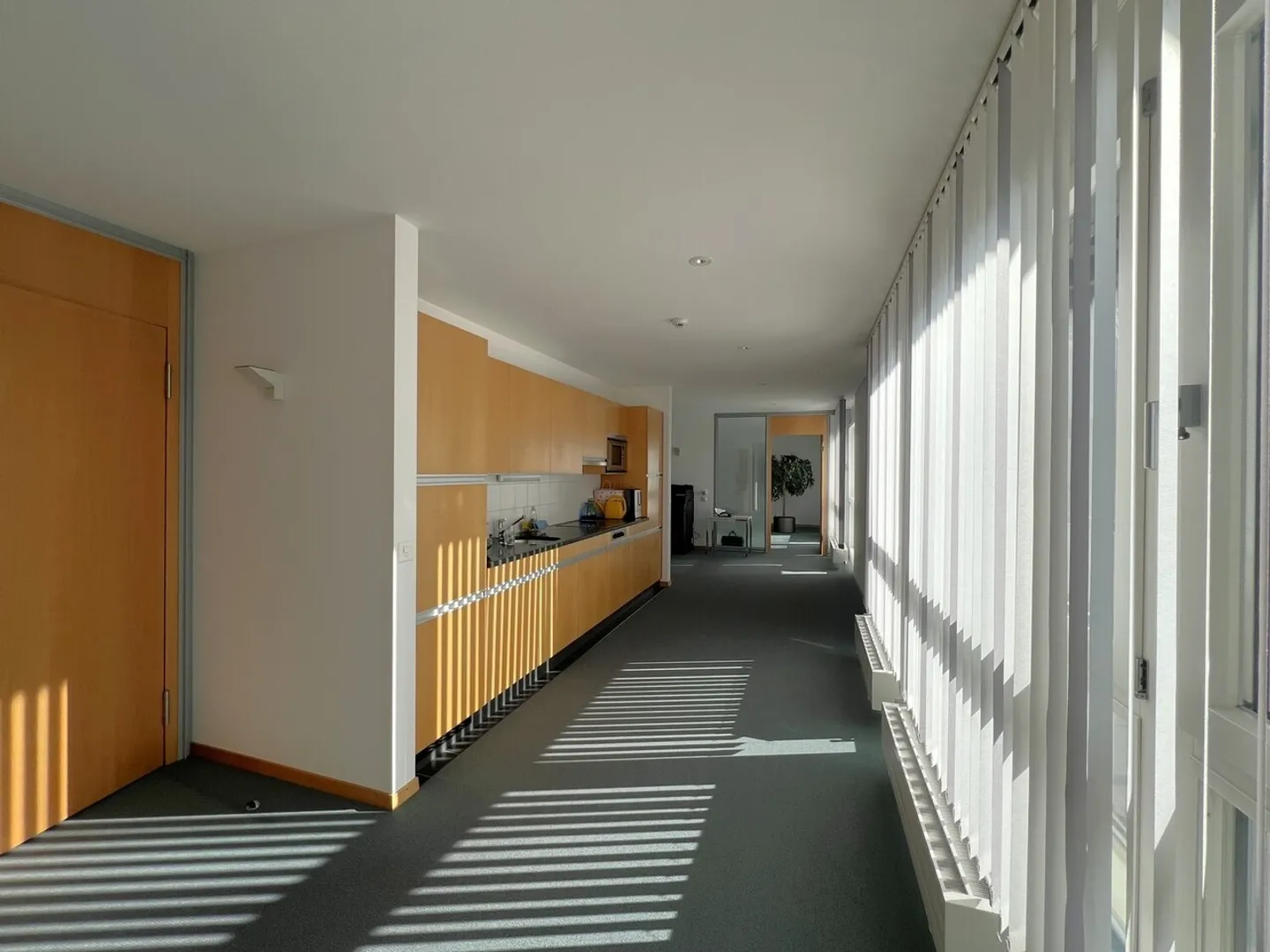 For rent - 124 m² office on the 4th floor, in the city center - Photo 2 of 6
