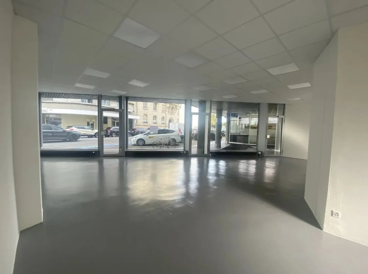Espace Commercial Rénové - Photo 2 sur 4