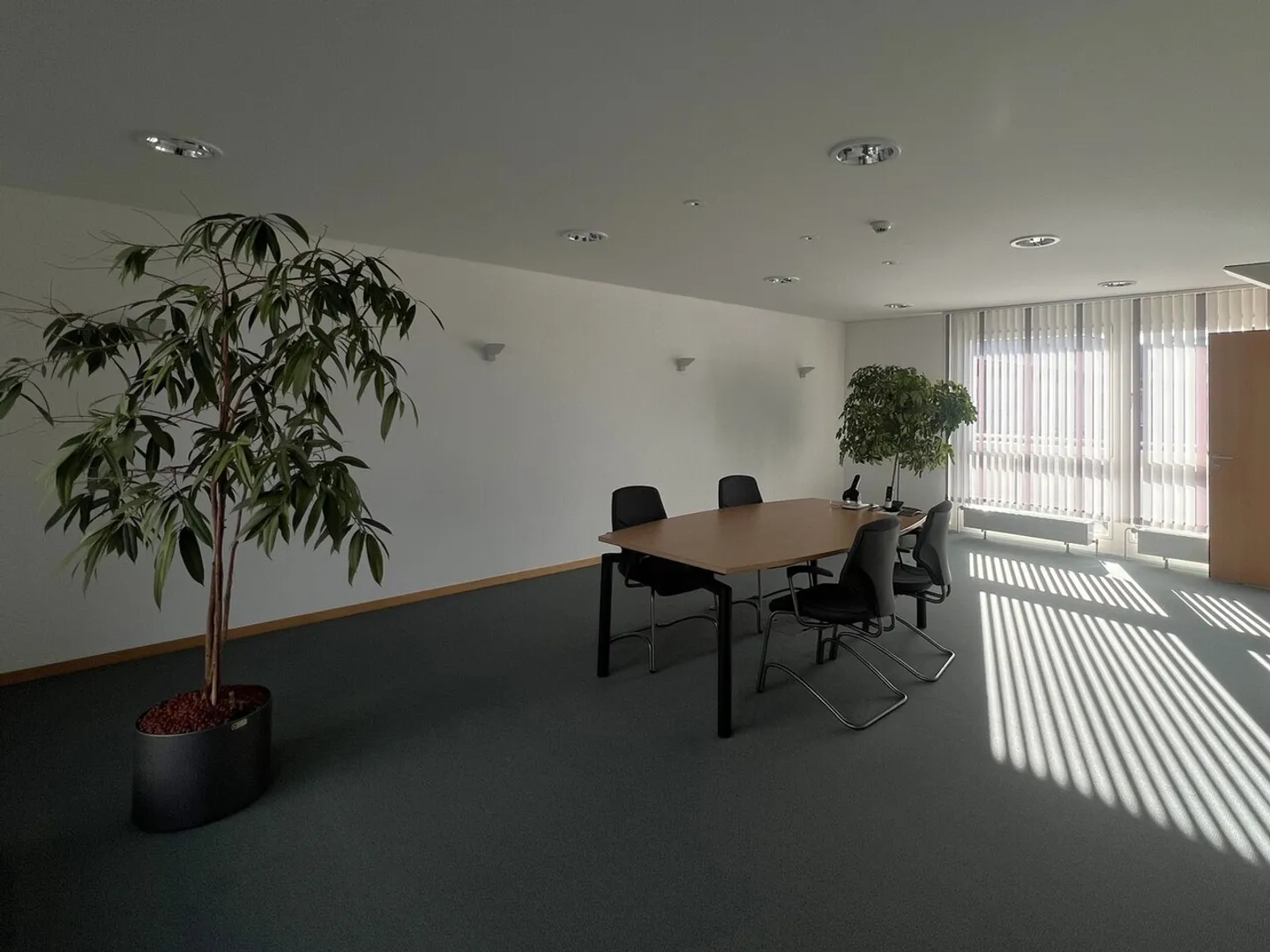 For rent - 124 m² office on the 4th floor, in the city center - Photo 4 of 6
