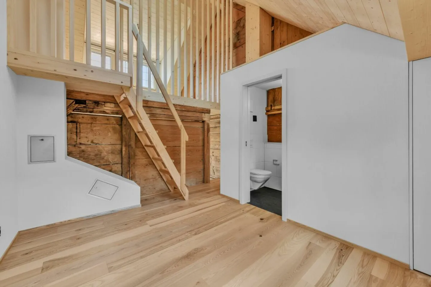 Einziehen und wohlfühlen: Charmanter 3.5-Zimmer-Hausteil, kernsaniert und bezugsbereit in Bazenheid - Foto 4 von 36