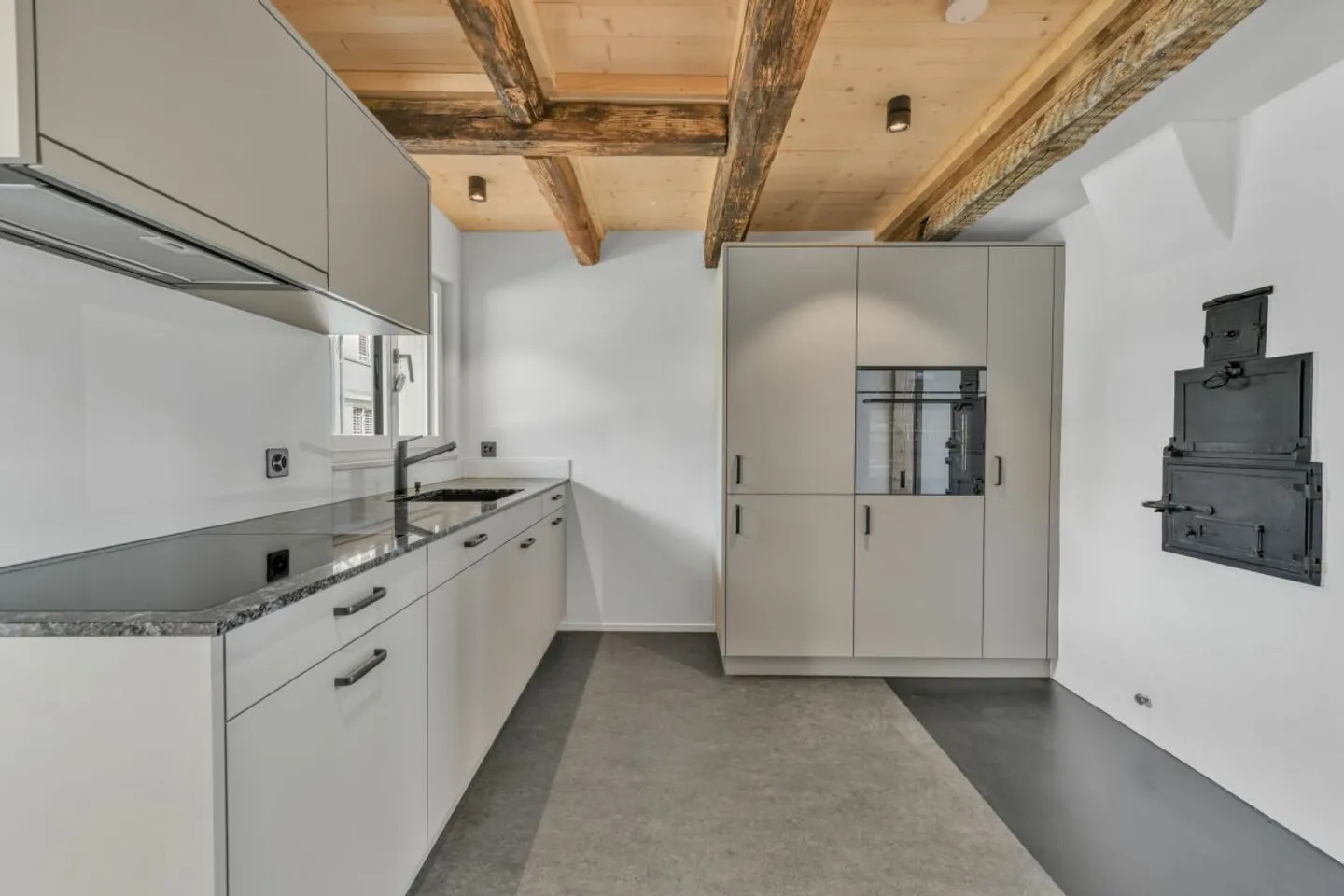 Einziehen und wohlfühlen: Charmanter 3.5-Zimmer-Hausteil, kernsaniert und bezugsbereit in Bazenheid - Foto 5 von 36