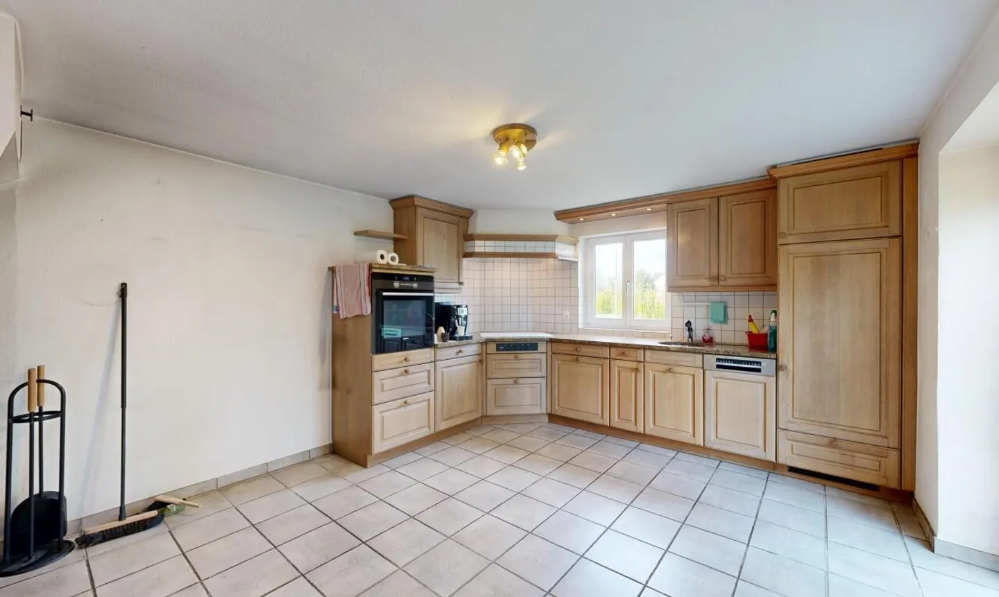 Well-maintained 4.5-room single-family house with large plot and development potential - Photo 5 of 11