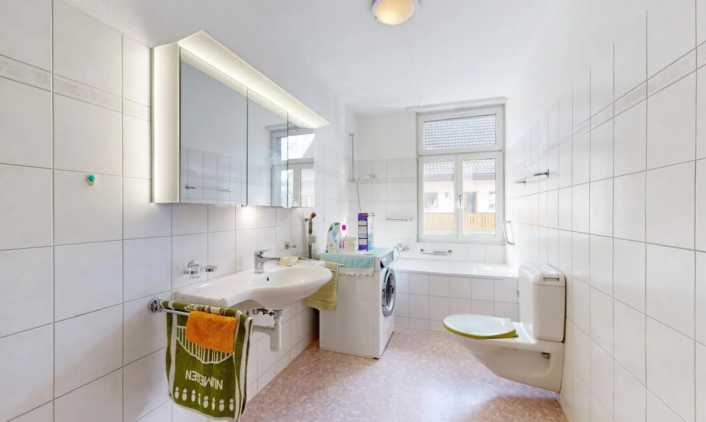 Well-maintained 4.5-room single-family house with large plot and development potential - Photo 9 of 11