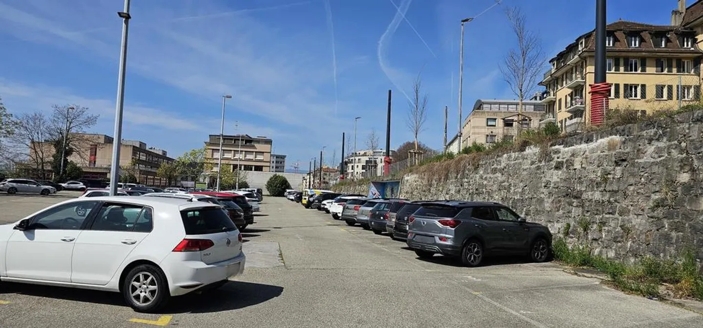 Parcheggio all'aperto vicino a Flon - Foto 5 di 5