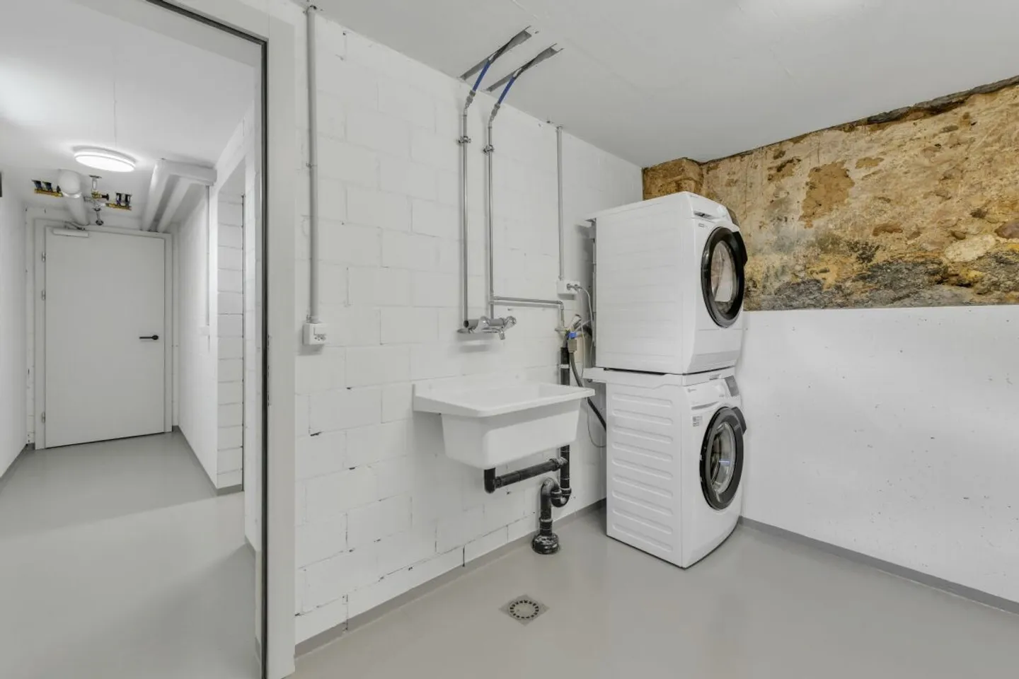 Einziehen und wohlfühlen: Charmanter 3.5-Zimmer-Hausteil, kernsaniert und bezugsbereit in Bazenheid - Foto 19 von 36