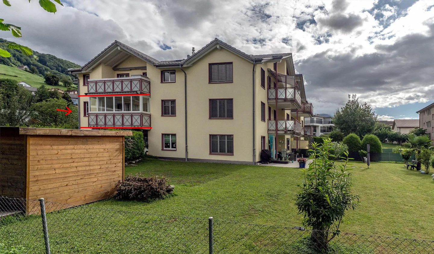 4.5 room apartment with glazed balcony and view into the greenery. - Photo 1 of 8