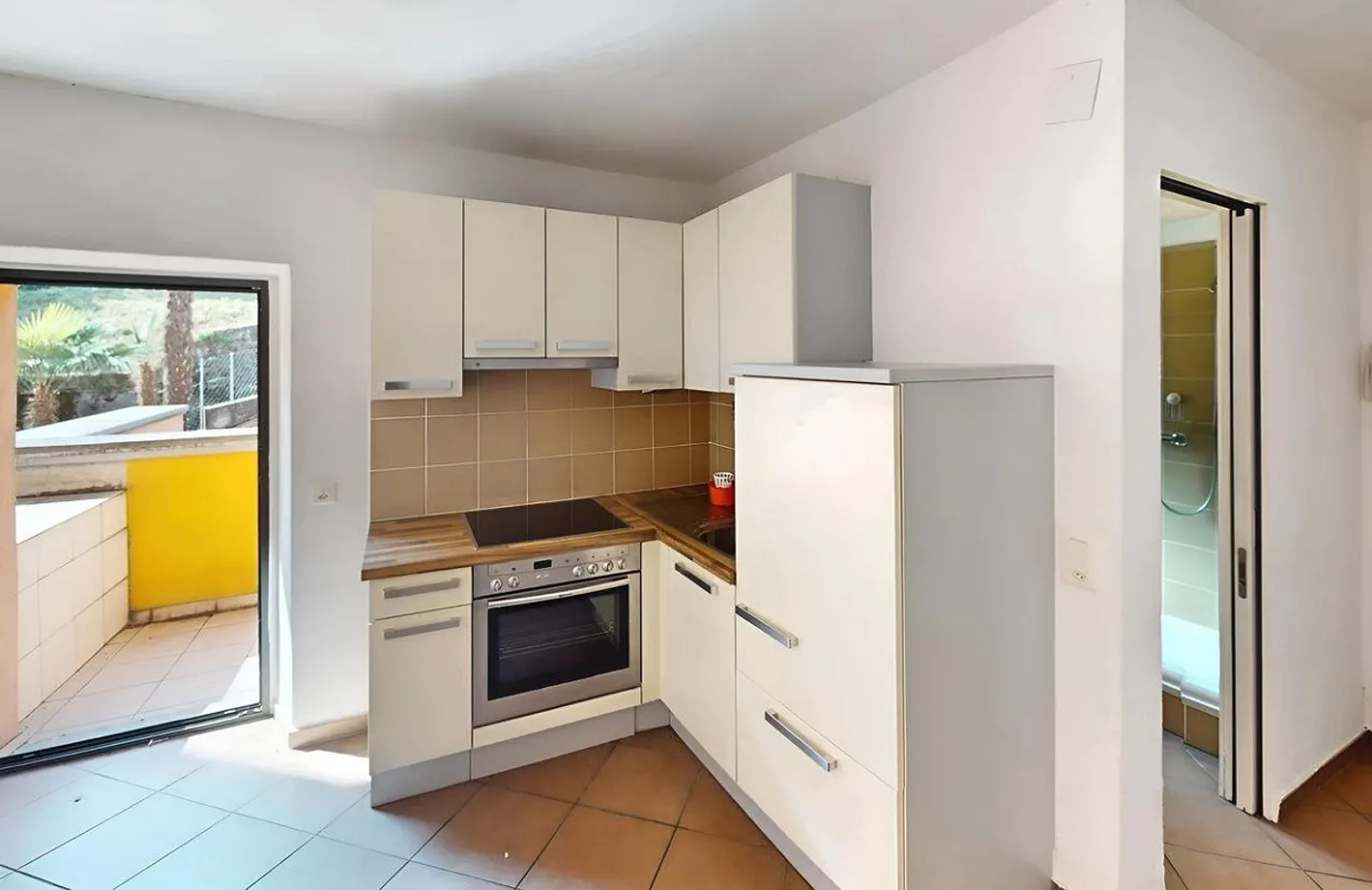 Propriété de rendement ! Immeuble multifamilial avec résidences principales et secondaires pour ... - Photo 3 sur 13