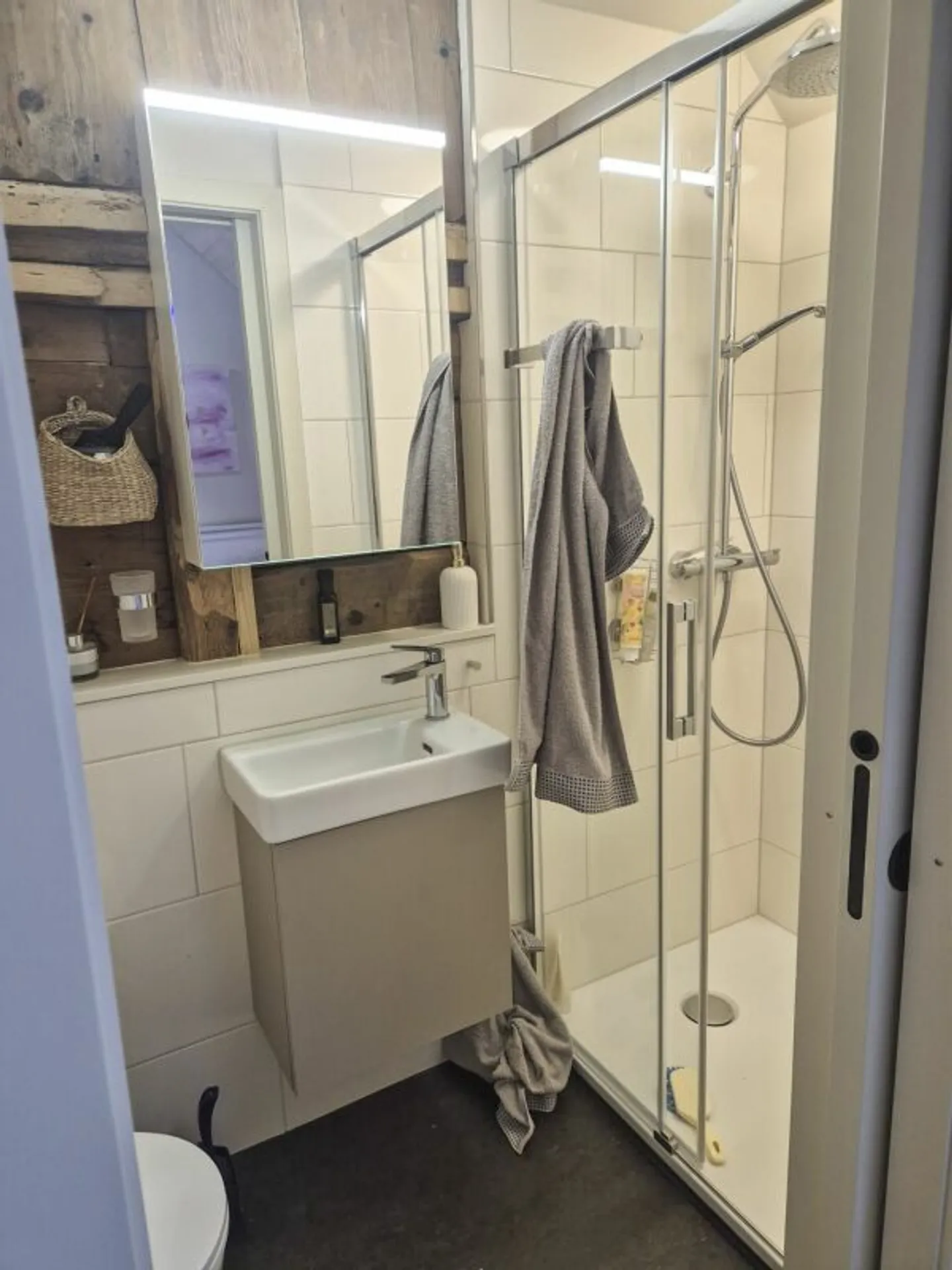 Einziehen und wohlfühlen: Charmanter 3.5-Zimmer-Hausteil, kernsaniert und bezugsbereit in Bazenheid - Foto 33 von 36