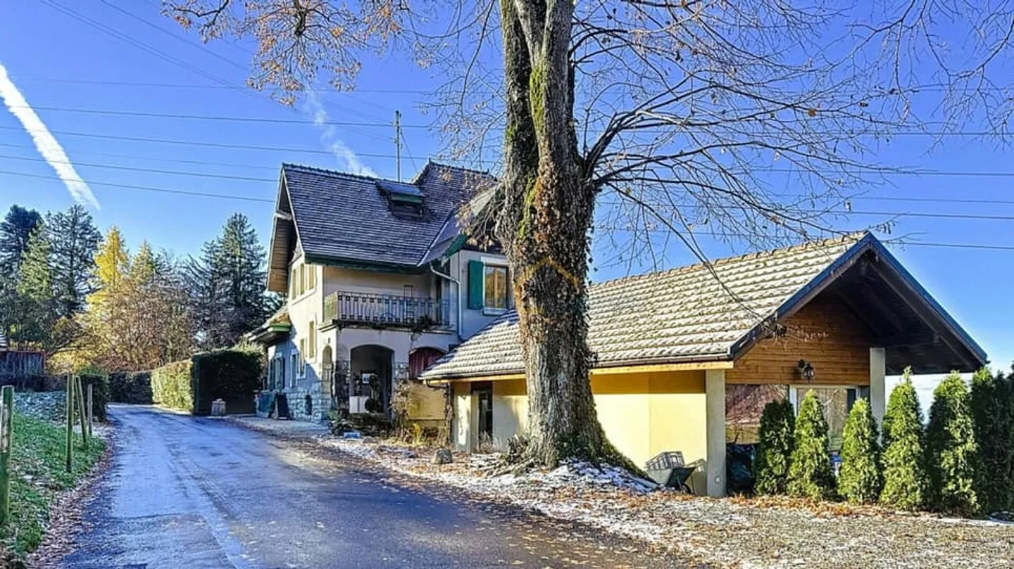 Charmantes Haus mit Seeblick - Foto 1 von 13