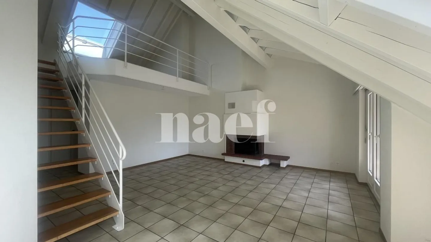 Appartamento duplex di 160m2 a Couvet - Foto 1 di 10
