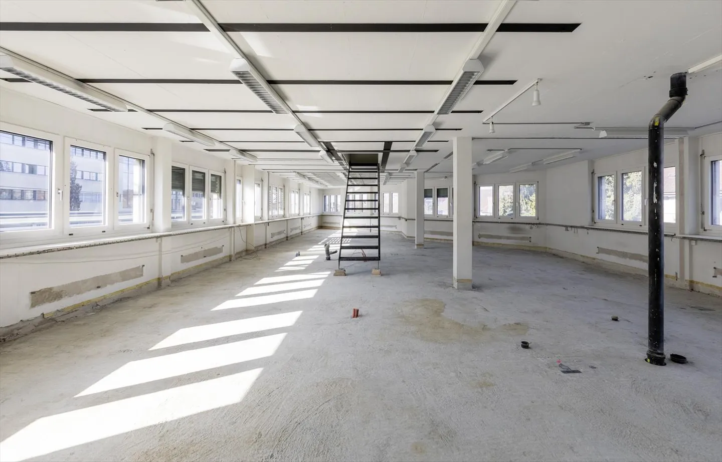 Top Location Attractive Office Space Directly at Belp Train Station - Photo 6 of 8