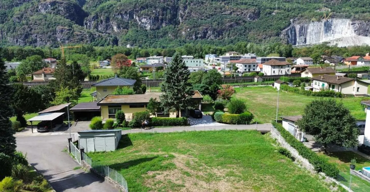 Buildable land R2 in a calm and residential context in Osogna - Photo 4 of 5