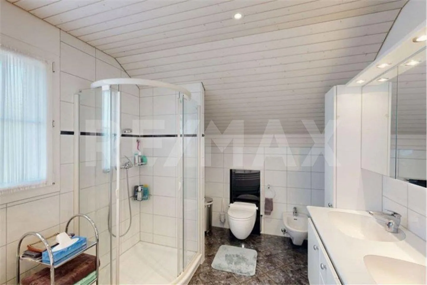 Arriver, se sentir bien et être chez soi, votre maison familiale dans un quartier calme... - Photo 10 sur 13