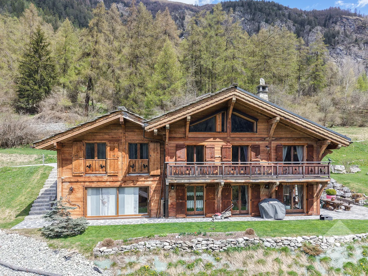 «Magnifique chalet au coeur des Alpes valaisannes» - Photo 1 sur 13