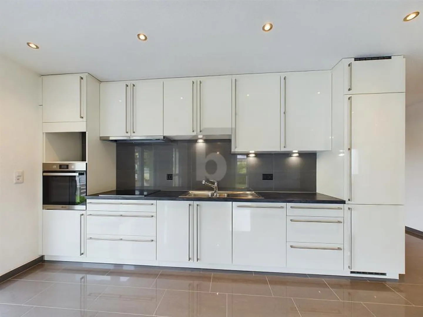 Apartment for rent - Photo 3 of 6