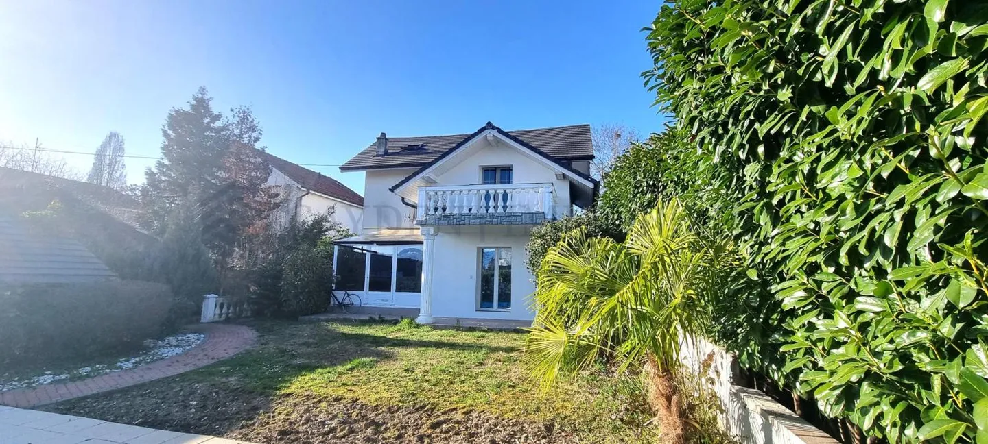 Maison/bâtiment avec 6 appartements et un rendement locatif élevé ! - Photo 3 sur 9