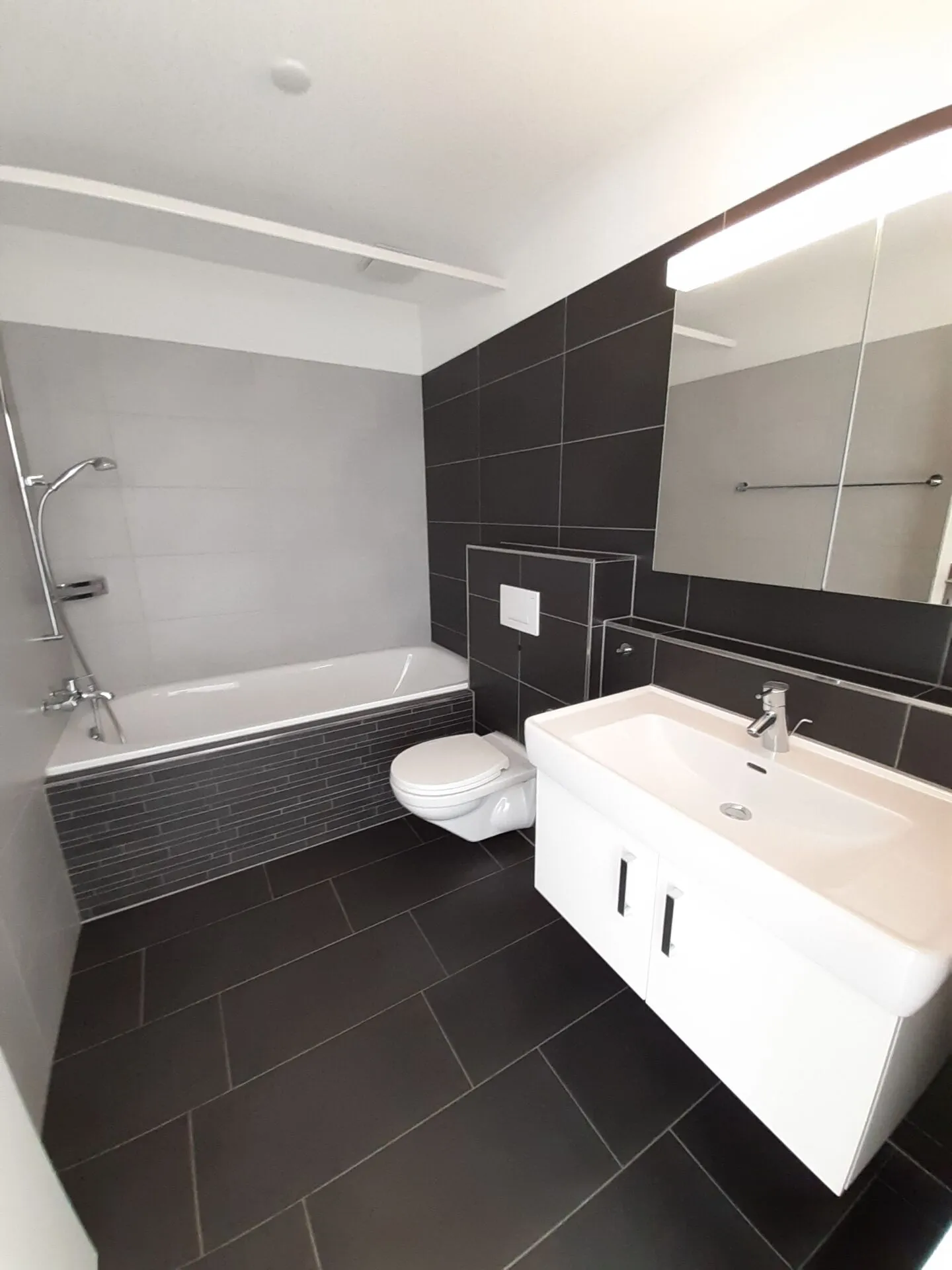 2 1/2 Room Apartment on the 1st Floor - Photo 4 of 7