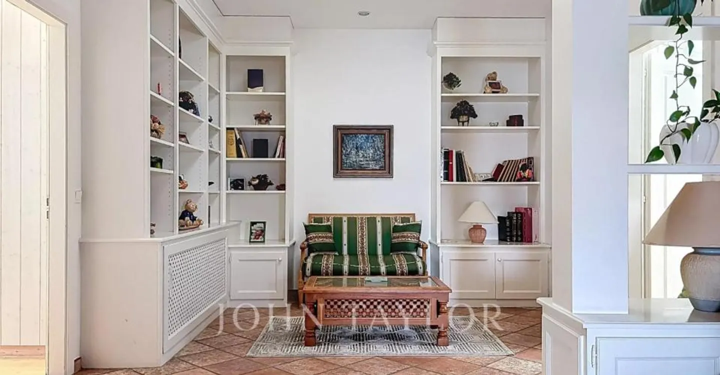 Unique Penthouse with Pool - Photo 6 of 12