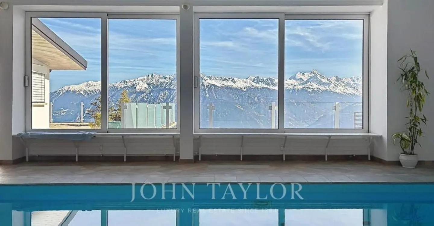 Unique Penthouse with Pool - Photo 10 of 12