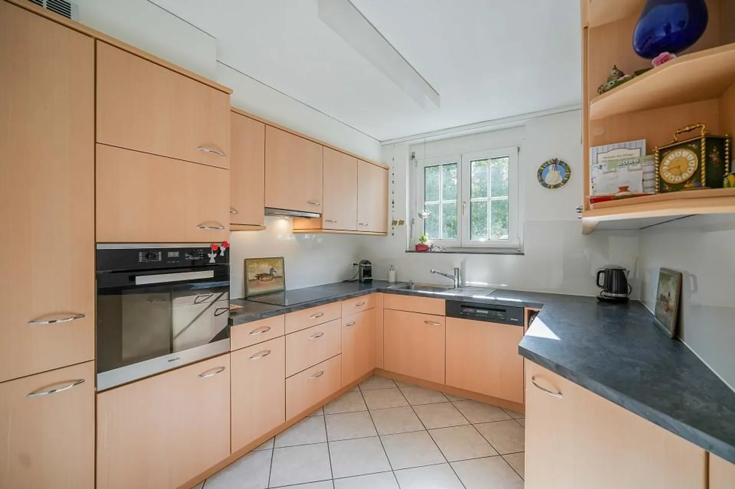 Well-maintained 4.5 room apartment in the village - Photo 2 of 13