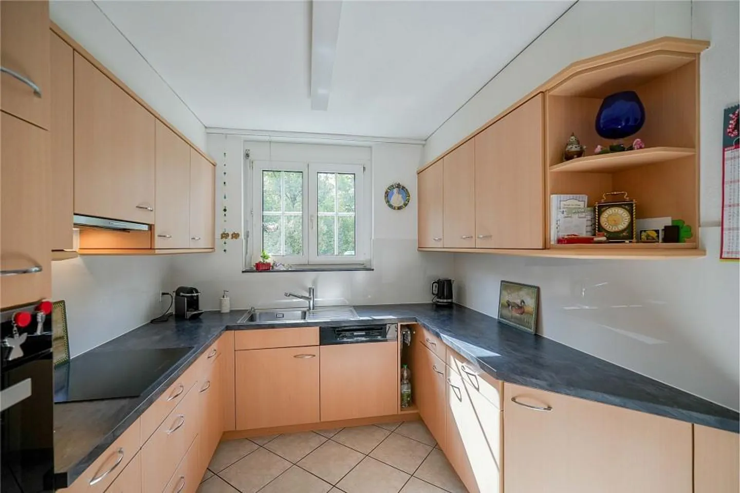 Well-maintained 4.5 room apartment in the village - Photo 7 of 13