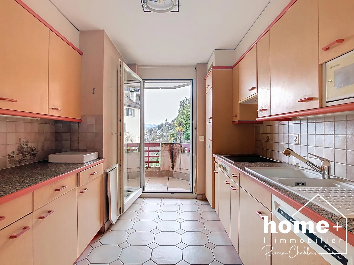 Bellissimo appartamento di 3,5 stanze in posizione dominante con vista panoramica! - Foto 3 di 11