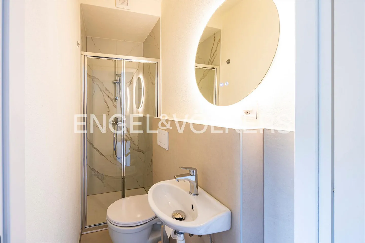 Modern Elegance in Paradiso - Photo 11 of 11
