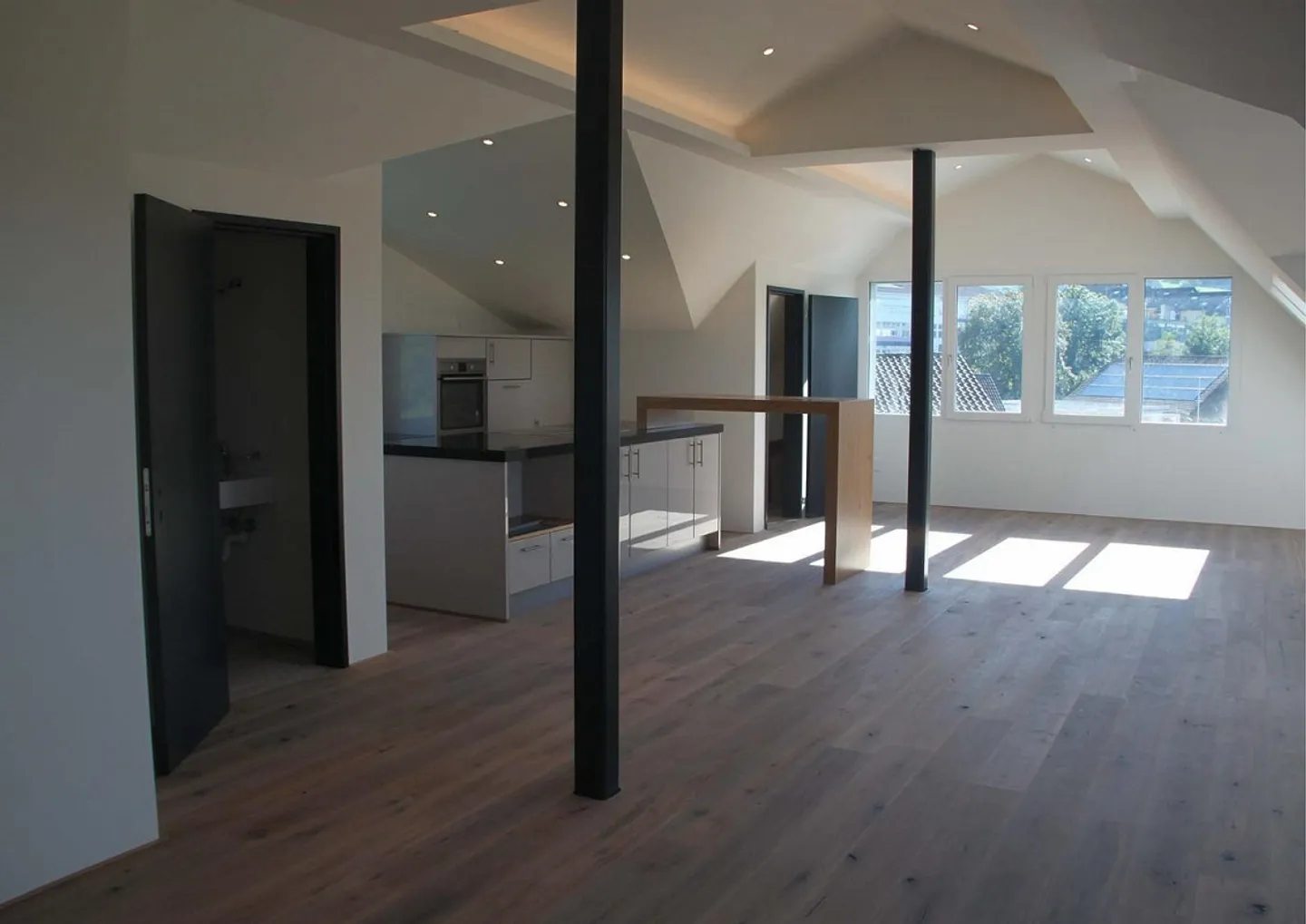 Moderne Dachwohnung mit wunderbarer Seesicht - Foto 2 von 6