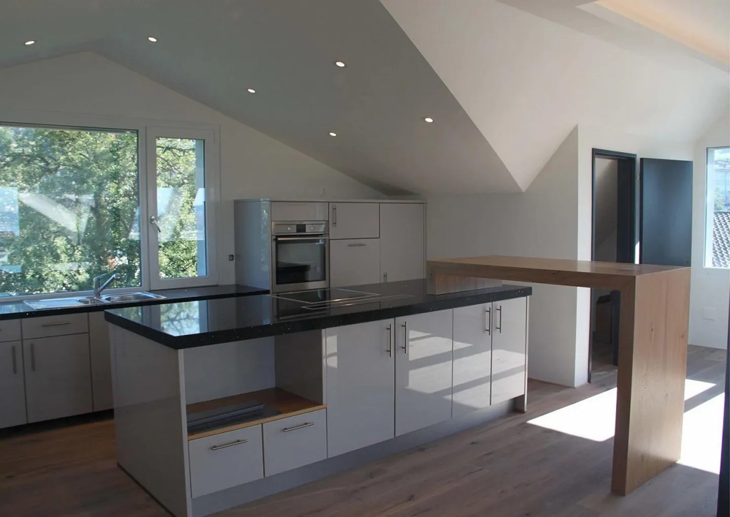 Moderne Dachwohnung mit wunderbarer Seesicht - Foto 1 von 6