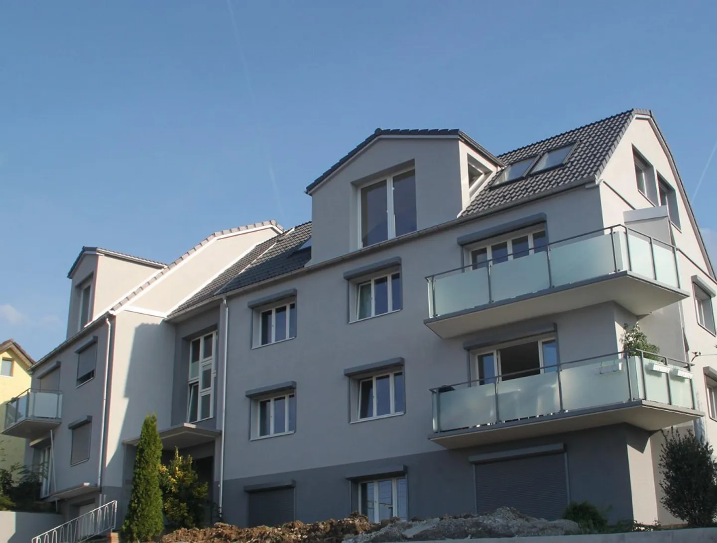 Moderne Dachwohnung mit wunderbarer Seesicht - Foto 4 von 6