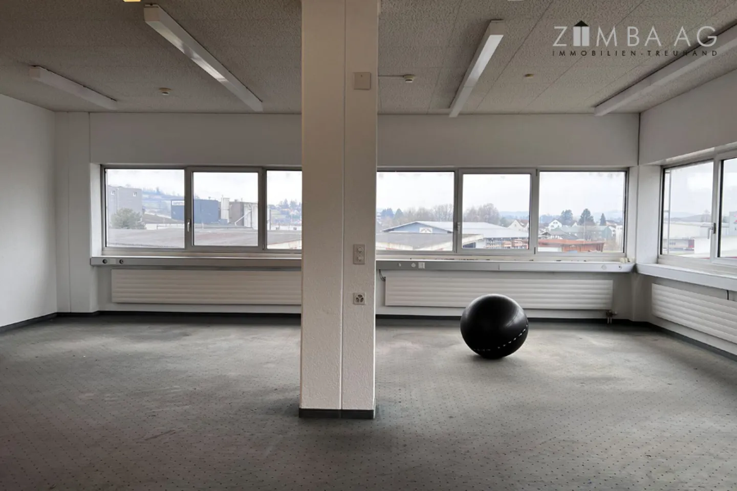 Entrepôt avec Bureau - Photo 3 sur 8