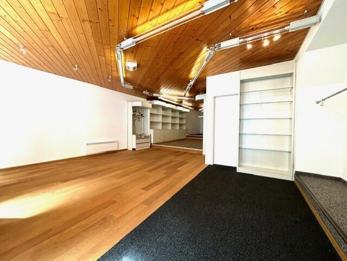 CENTRALE 18-20, Commercial space in the heart of the city - Photo 4 of 7