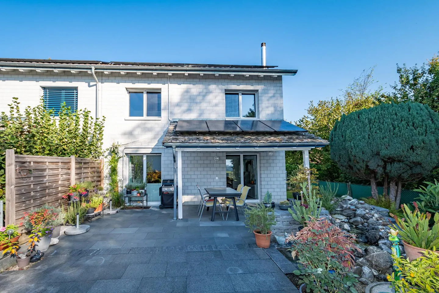 Well-kept semi-detached house with idyllic garden - Photo 16 of 23