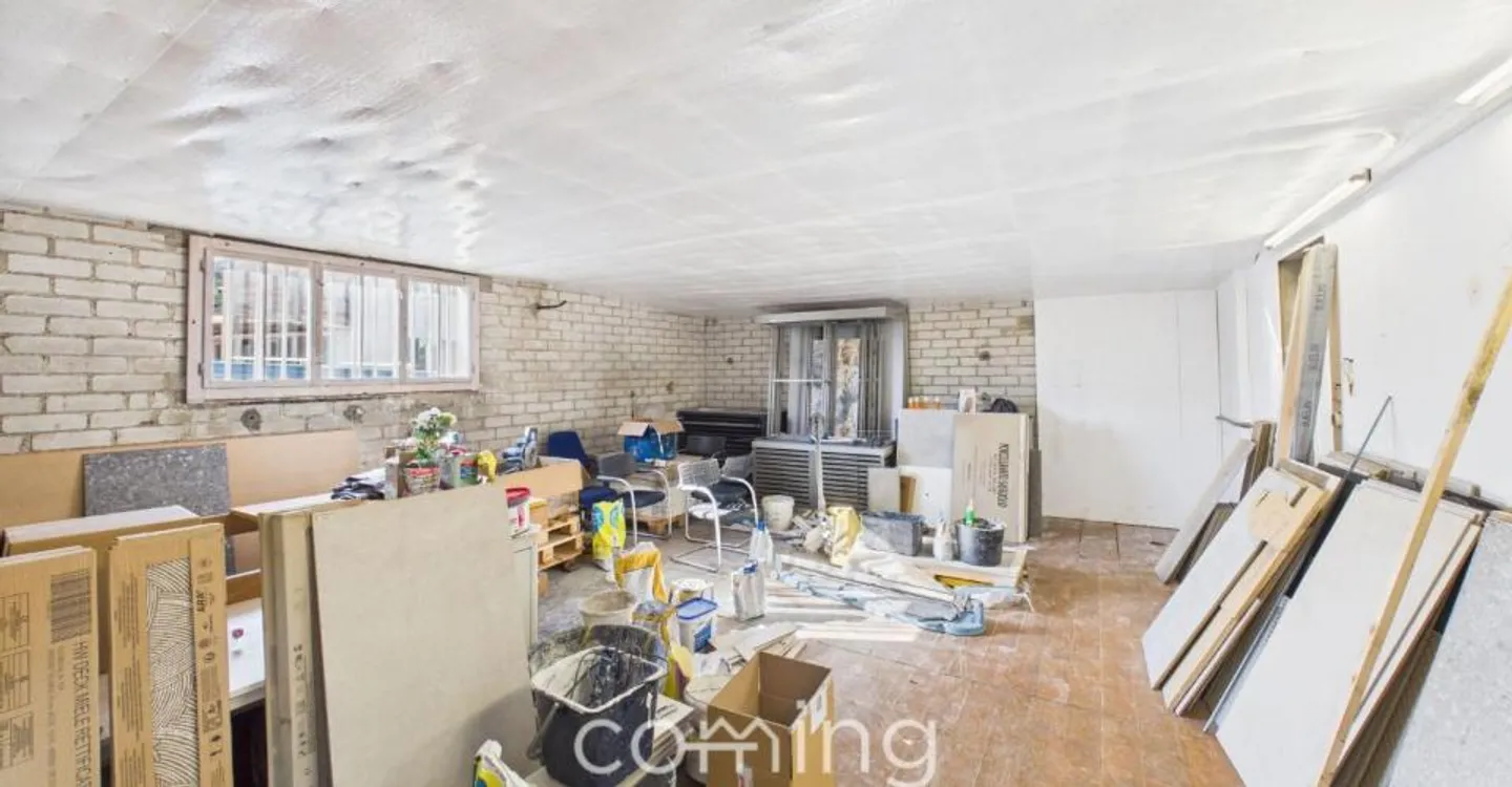 Versatile Commercial Property - Photo 4 of 13