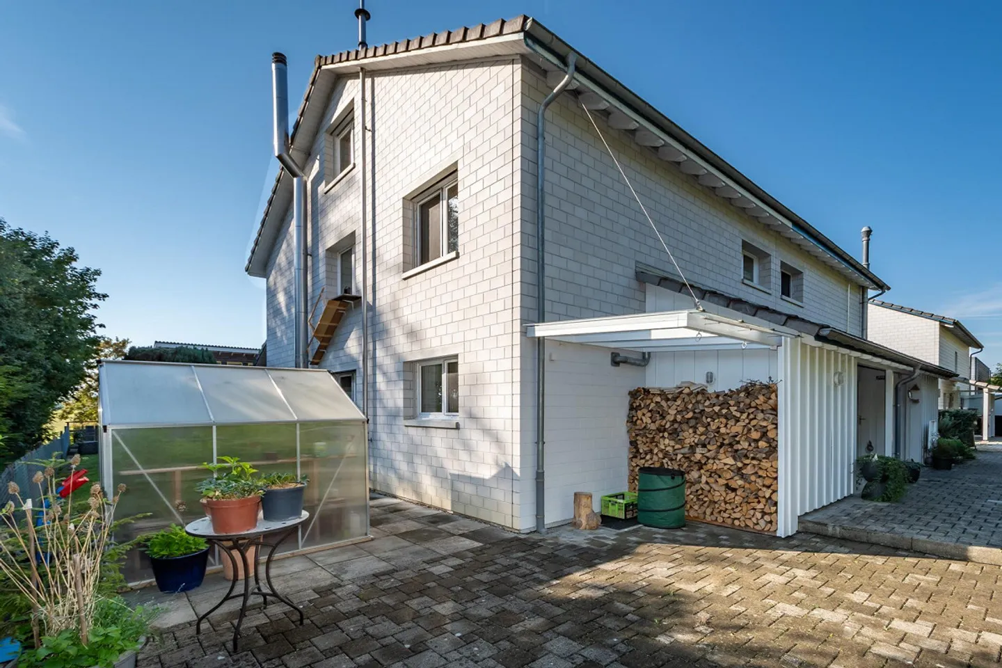 Well-kept semi-detached house with idyllic garden - Photo 19 of 23