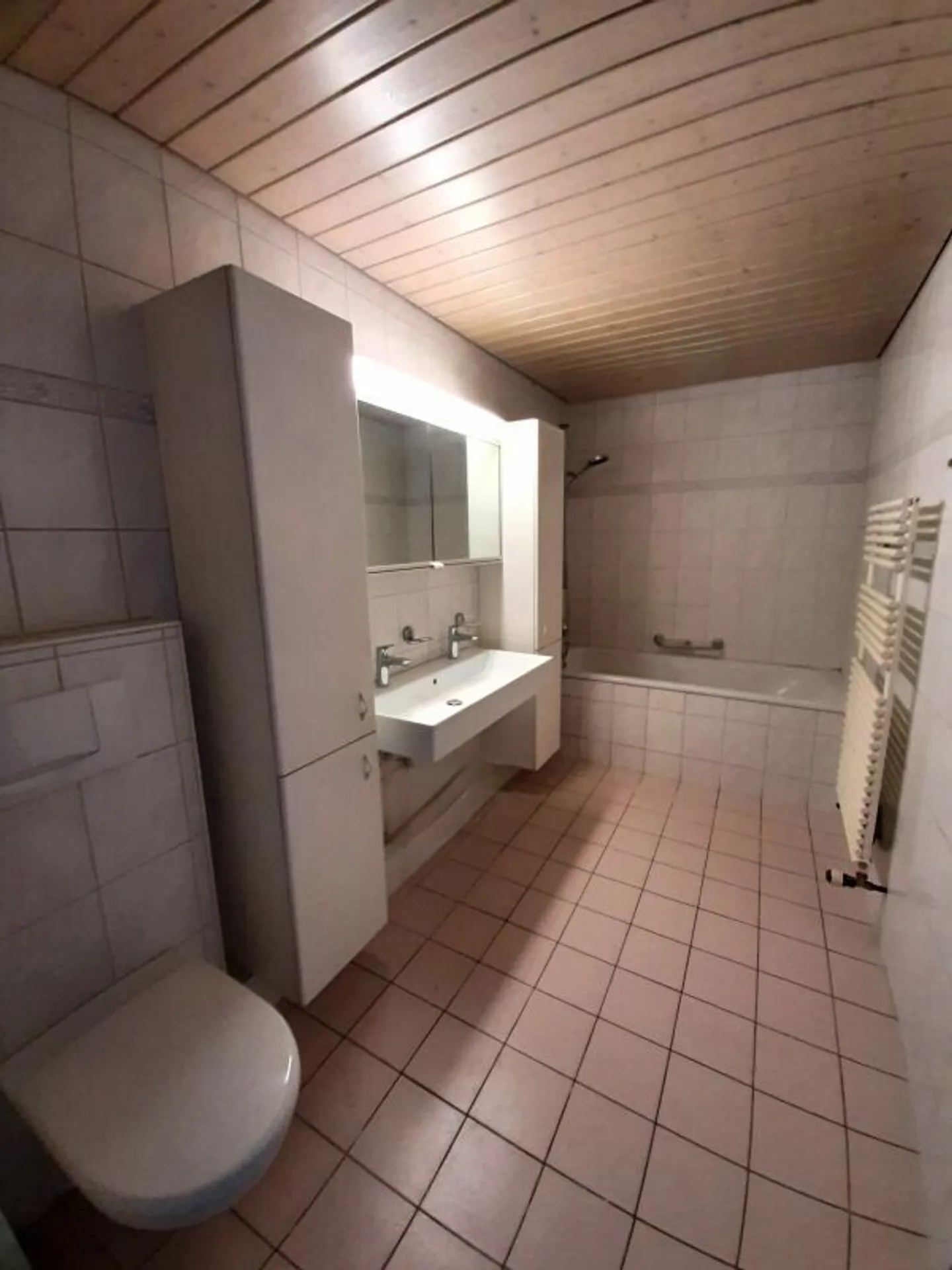 5.5 Room Apartment - Plenty of Space! - Photo 6 of 9