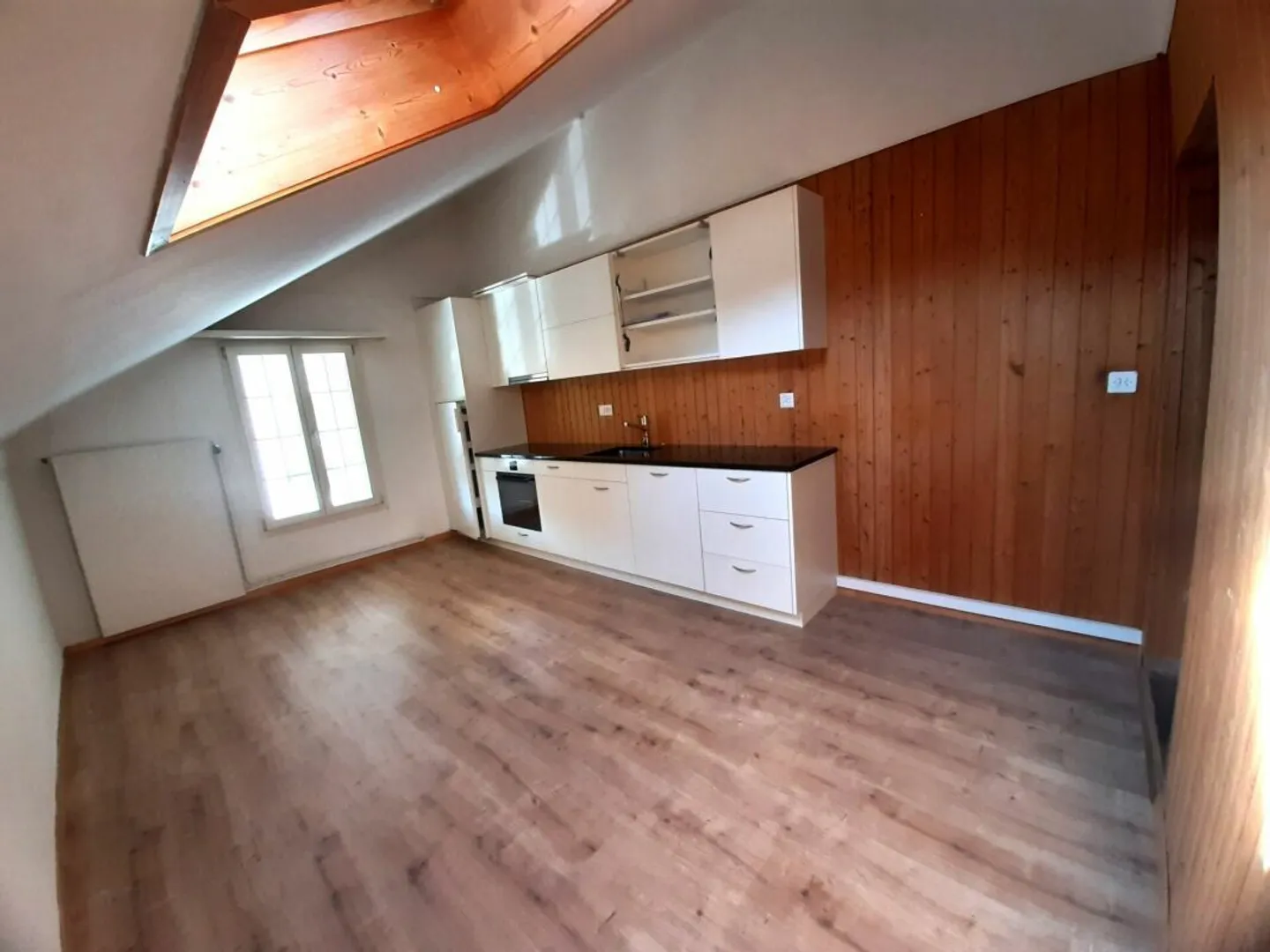 5.5 Room Apartment - Plenty of Space! - Photo 7 of 9