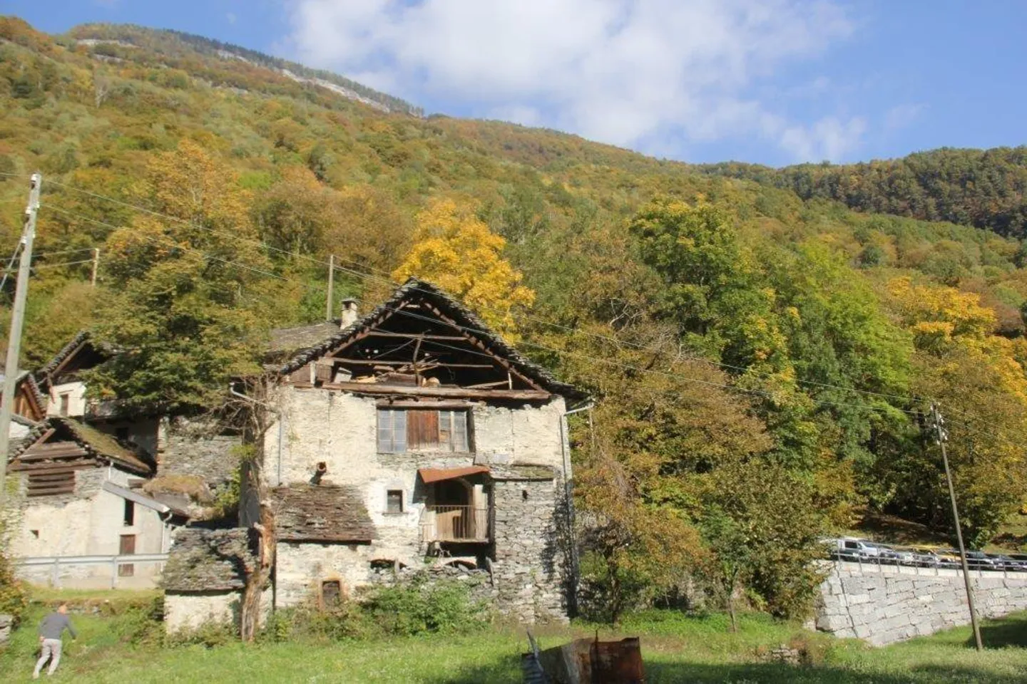 Grande rustico/casa con posteggi e terreno - Foto 2 di 16