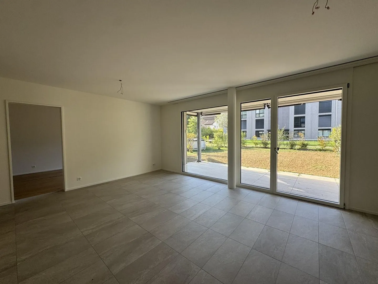 Modern 2.5 room apartment for rent - Photo 3 of 13