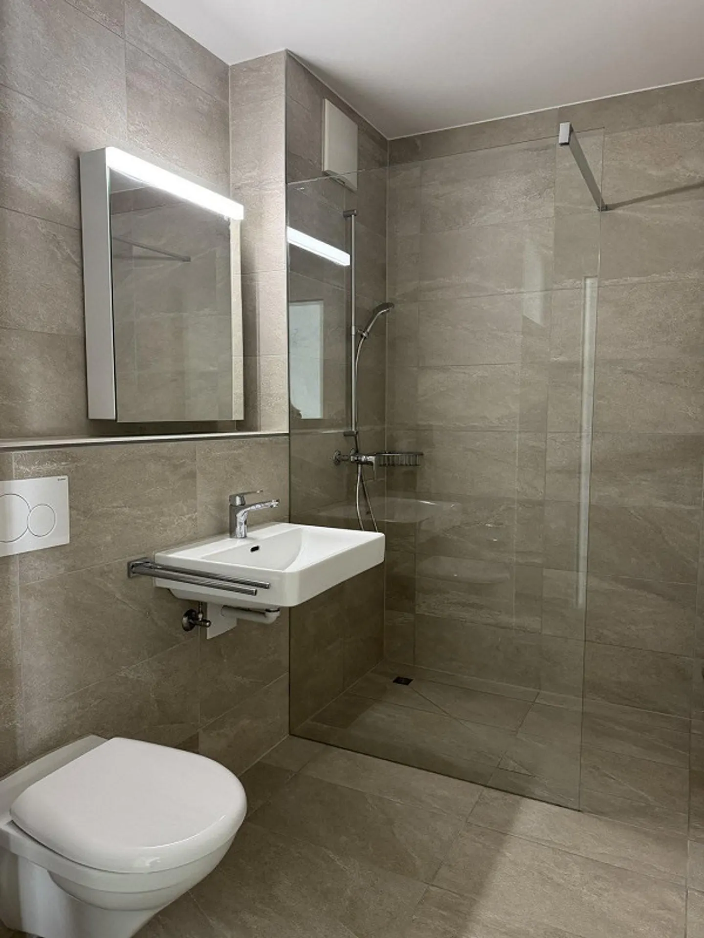 Modern 2.5 room apartment for rent - Photo 8 of 13