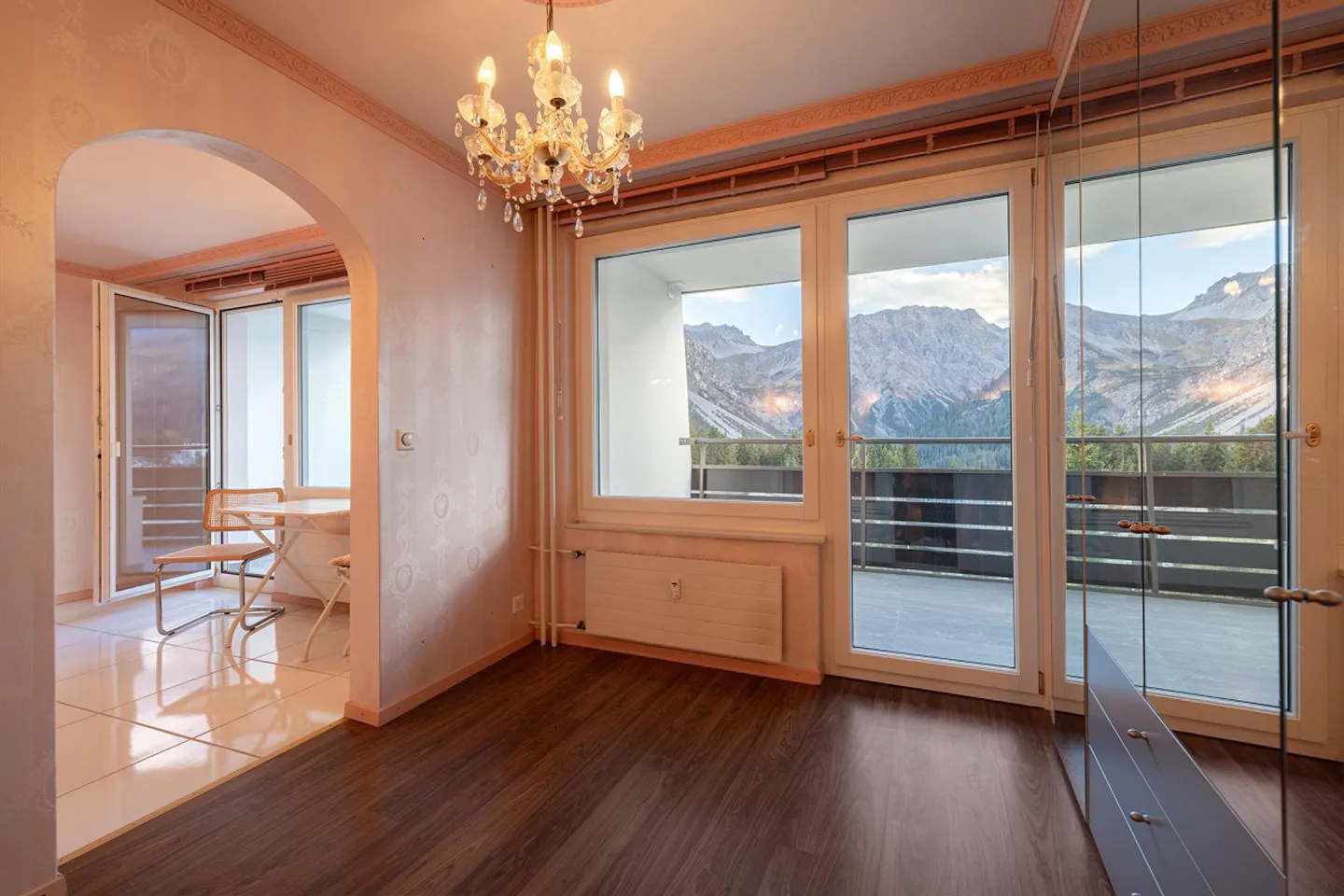 Appartamento 2.5 locali con due balconi, sole e vista montagna - Arosa - Foto 8 di 17
