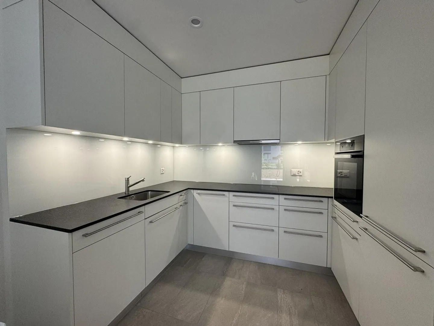 Modern 2.5 room apartment for rent - Photo 1 of 13